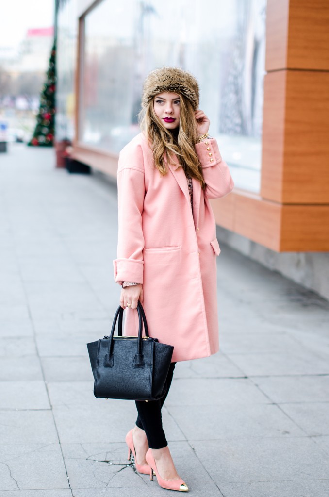 oversized-pink-coat-cocoon-peach-fur-headband