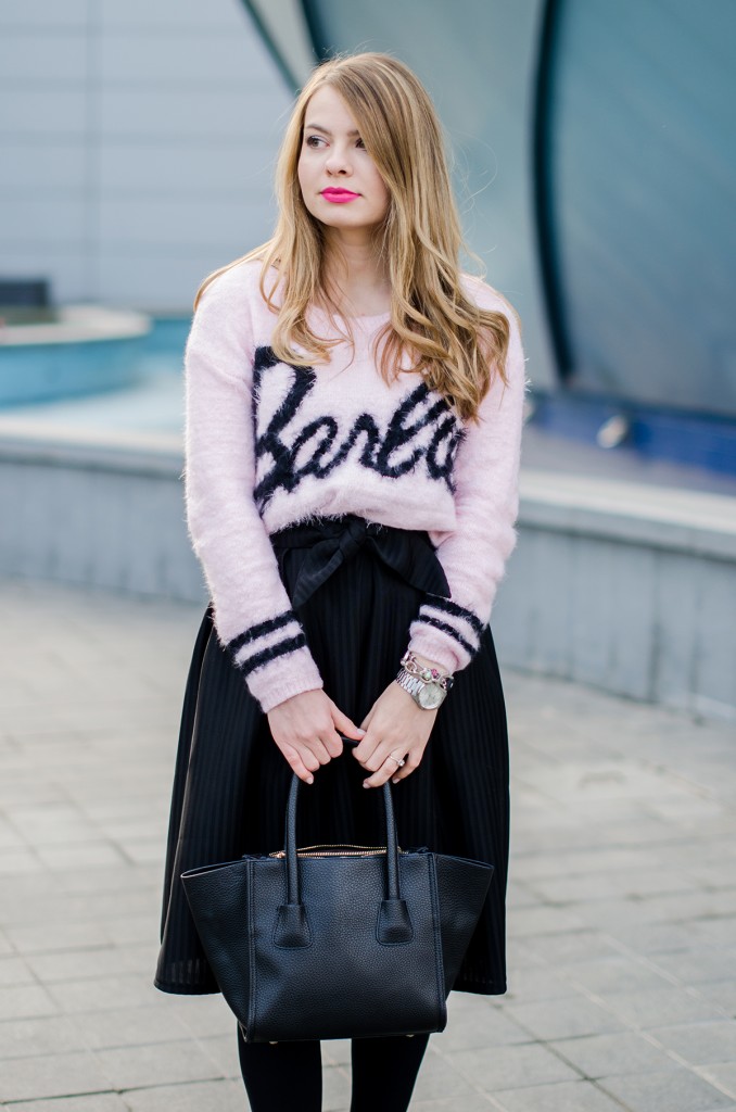barbie-sweater-black-midi-skirt 4
