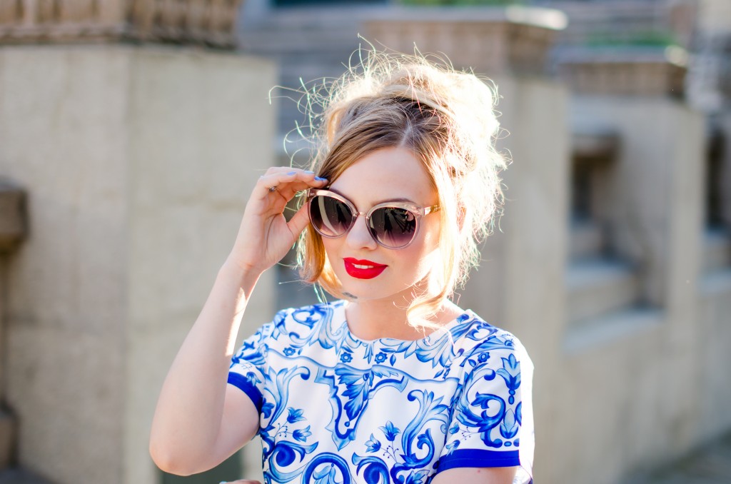 shein-blue-floral-dress-porcelain-retro-zerouv-sunglasses-9179-red-lipstick (19)