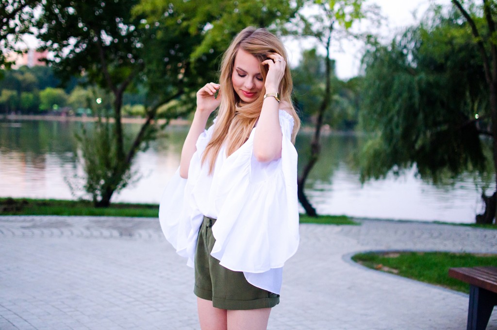 white-bell-sleeve-shein-blouse-hm-embellished-khaki-shorts-pinkbasis-beige-fringe-sandals (1)