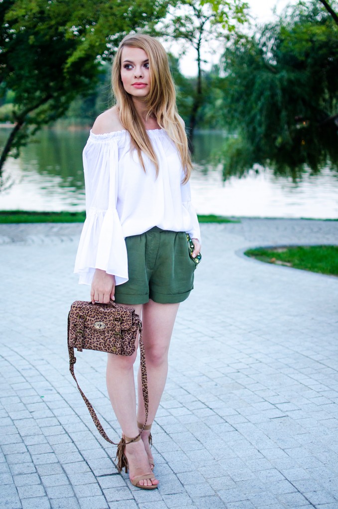 white-bell-sleeve-shein-blouse-hm-embellished-khaki-shorts-pinkbasis-beige-fringe-sandals (3)