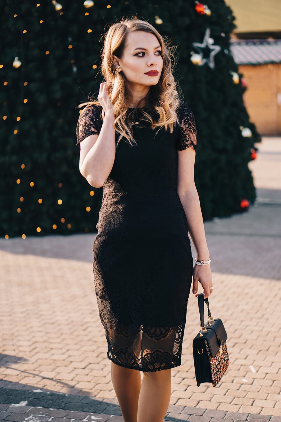 black floral bridesmaid dresses Zapaka Women Dress Sparkly Corset Ruched Size:ML/UK10-12 MerchCategory1:AW25 RTW Kylie Jenner biography, kids,
